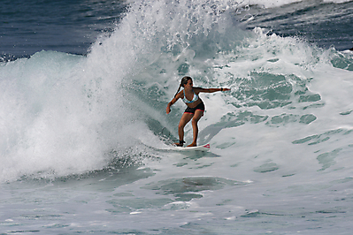 girls go surf